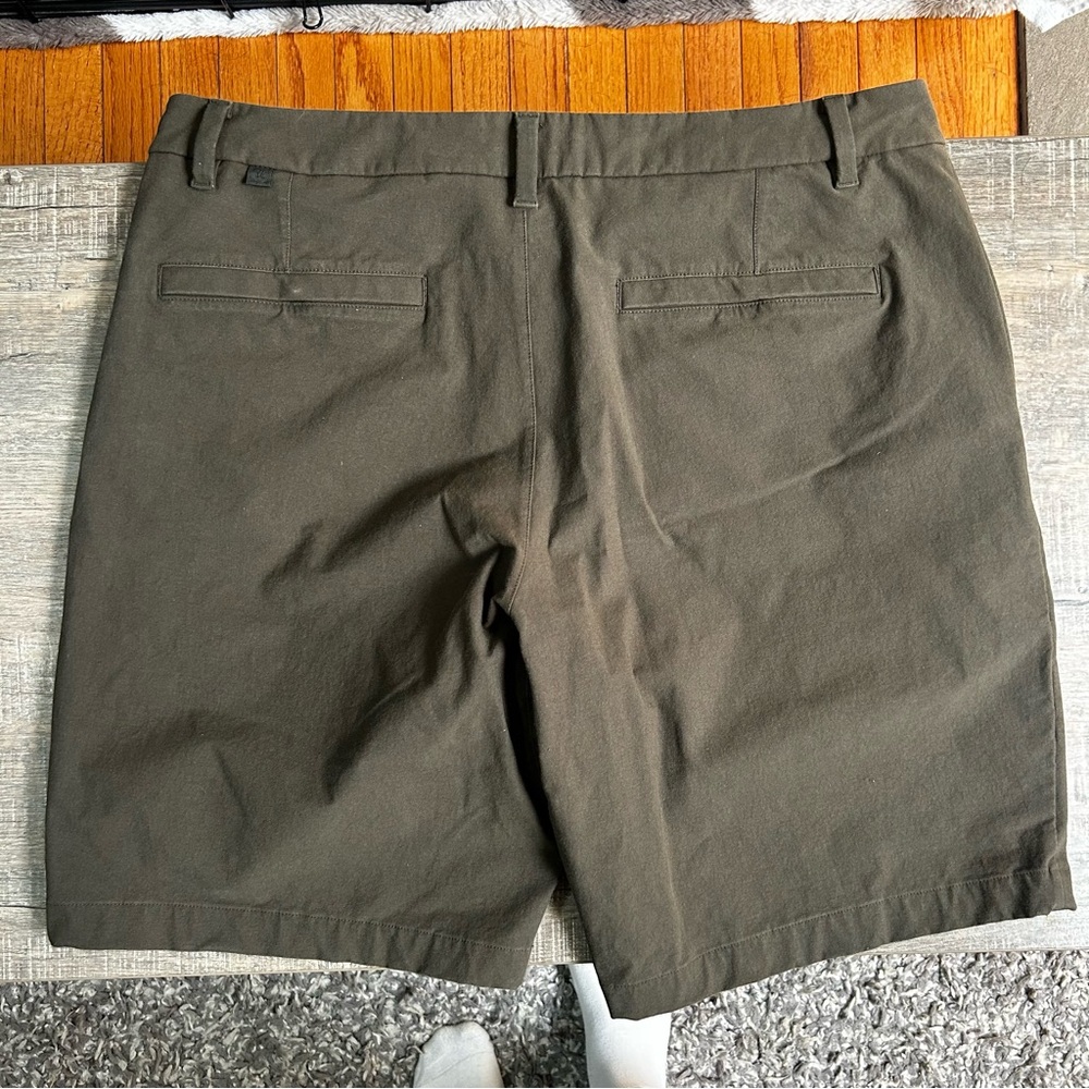 Lululemon Commission Classic-Fit Short - Picture 2 of 6